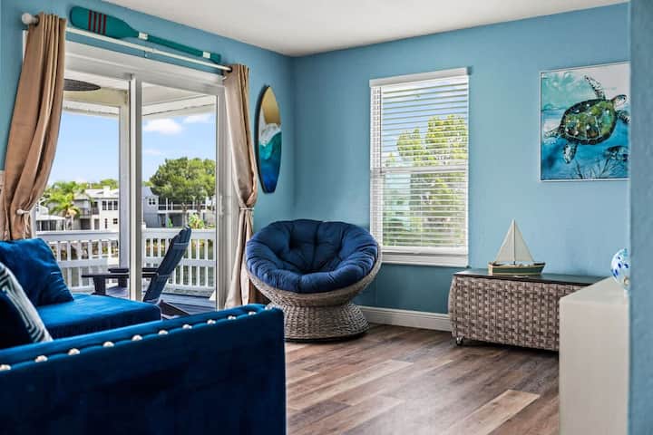 3br Waterfront • Hot Tub + Dock • Kayaks • Bikes - Weeki Wachee, FL
