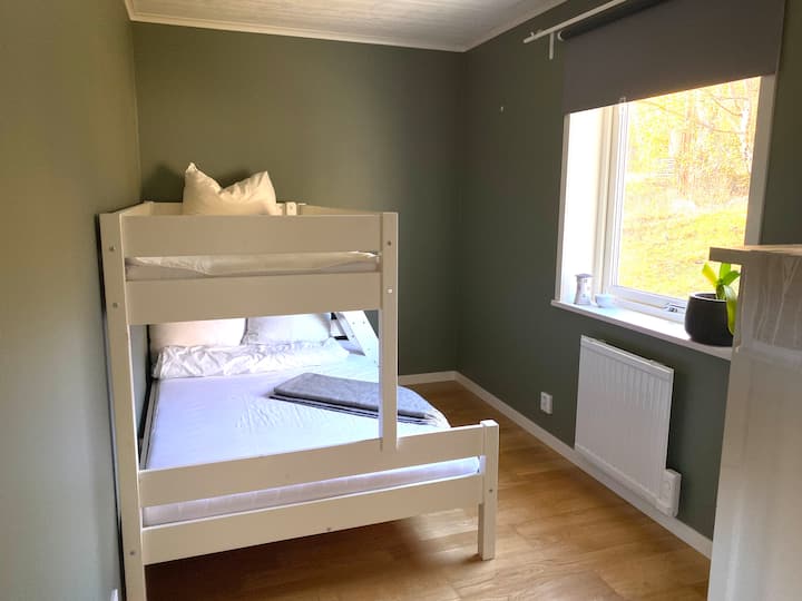 Poschodová posteľ 2+1