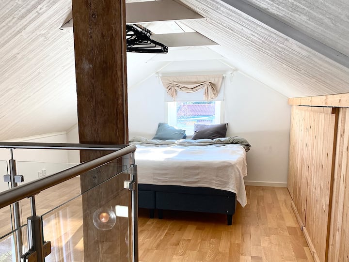 Hlavná posteľ, 2 dospelí + malé dieťa na spoločné spanie