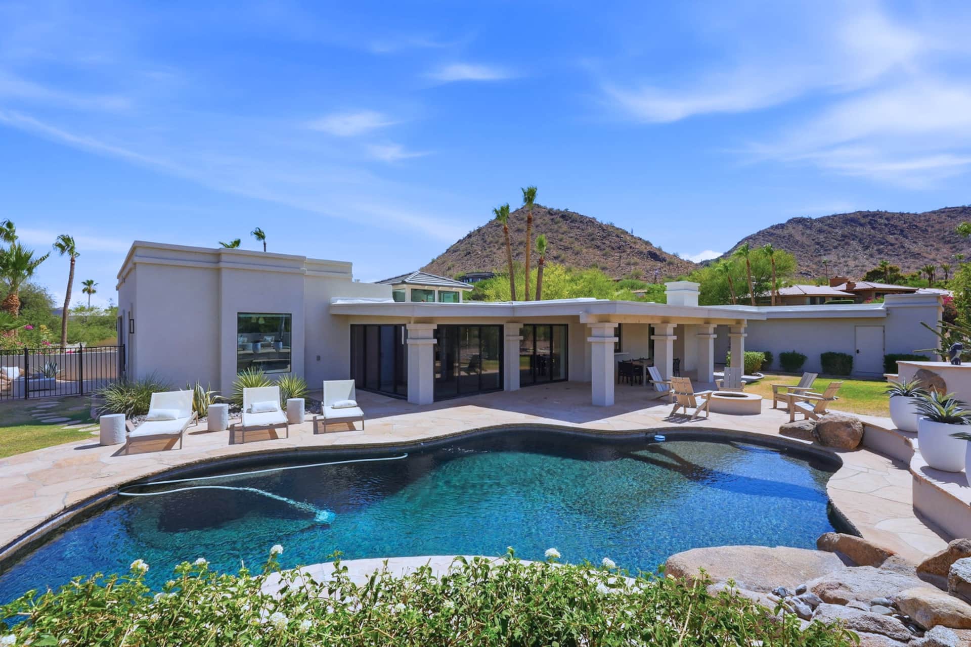 Pool~Jacuzzi~Luxury~EVChrg~Desert Park