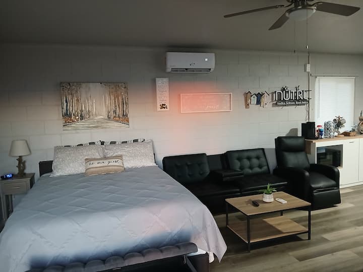 Studio  In Apple Valley - California