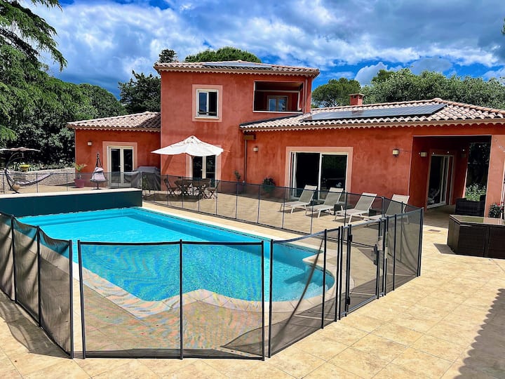 ÉLégante Villa Avec Piscine Protégée - Nîmes