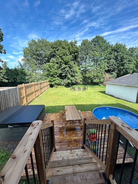 Stock Tank pool & hot tub, Groups R welcome. 8ppl