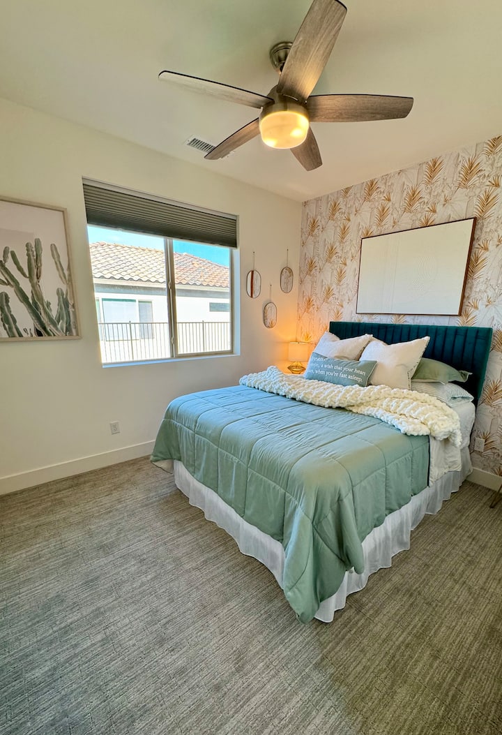 Საძინებელი №3 (მე-2 სართული /საწოლი 152 × 203 სმ)