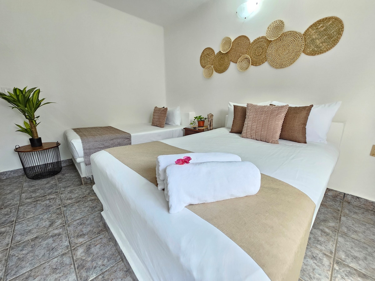 Ერთი ორადგილიანი და ერთი ერთადგილიანი საწოლი 