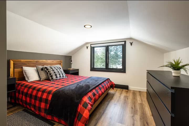 חדר שינה כפול 4 ו-5 עם הפרדה בין 2 מיטות קווין סייז.