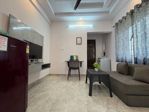 1Bhk with Lift 503 (300mtr from techmahindra)