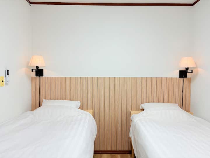 2 единечни кревета