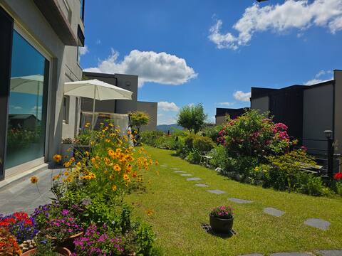 Bloom Time Garden, Barbecue, Fire Pit, Pretty Garden, 3rd Floor Private House, 3 Rooms, Everland, Ca