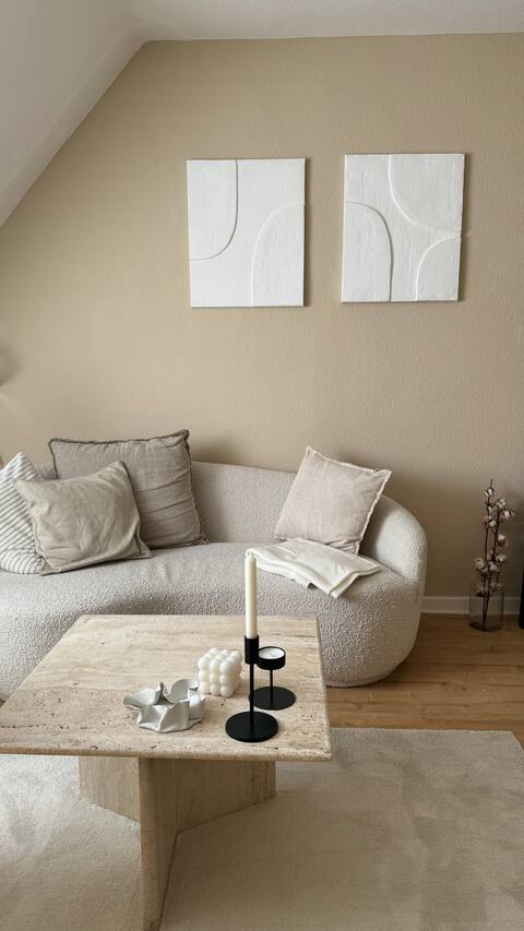 Top Airbnb: Feel good in an optimal location, 75 square meters in Derendorf