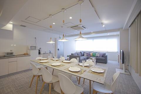 Huge 120㎡/2BR/7Double Beds/2Bath: Up to 14 guests