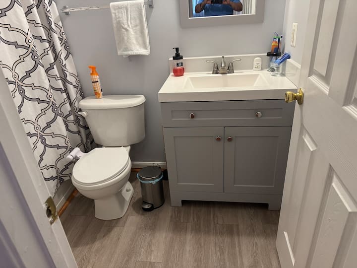 1 Bedroom Basement Apartment With Private Entrance - Stone Tower Winery, Leesburg