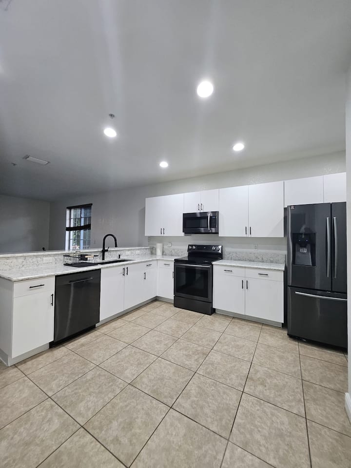 Beautiful Room With Private Bathroom - Miramar, FL