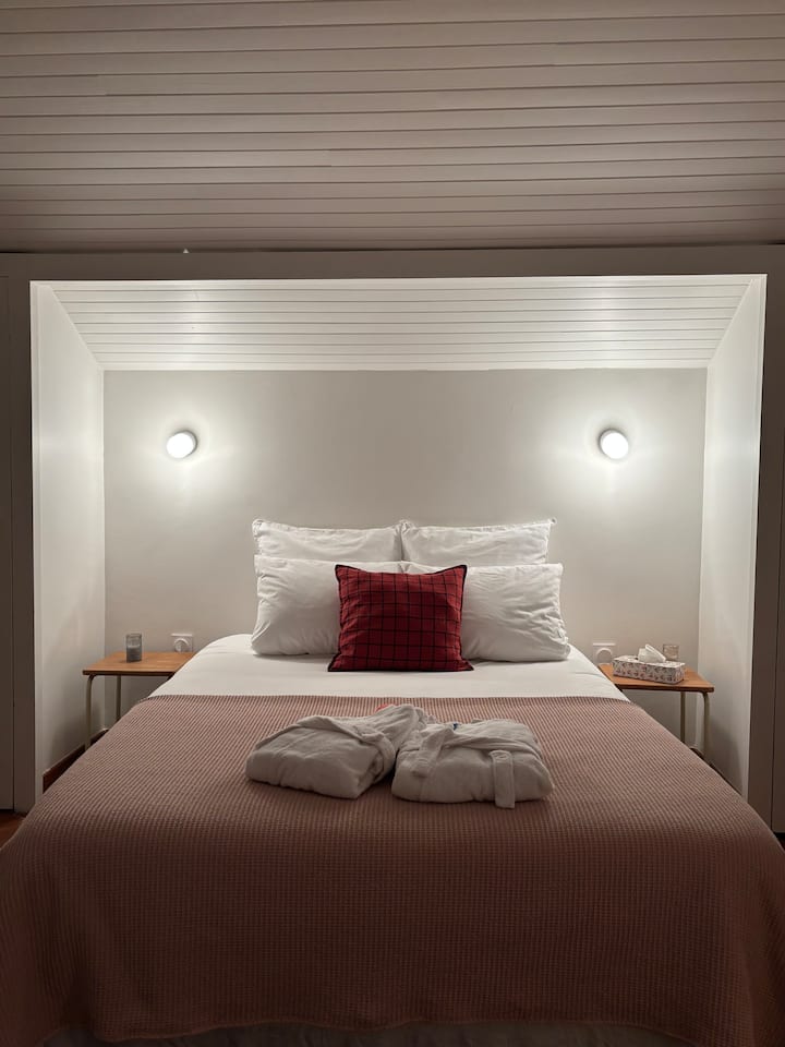 Habitación 1: Cama doble.