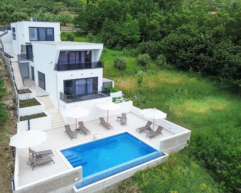 Exclusive Villa Belenum with breakfast,gym,sauna