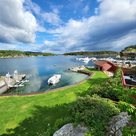 Vacation home + annex with its own beachfront