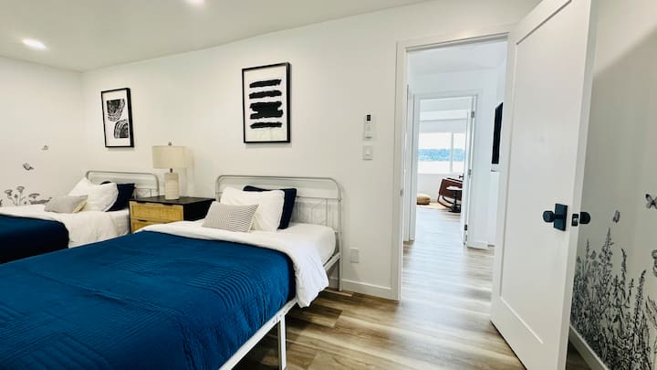 Sunrise Canal - Hood Canal Getaway Home - Full Sized Bedroom