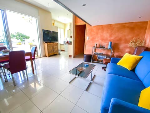 Popular Airbnb listing: Beautiful 2-room facing the sea Cap Canaille in Cassis in Cassis