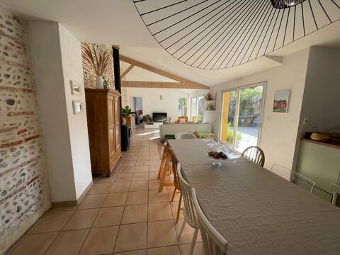 House in town or in the countryside with pool!