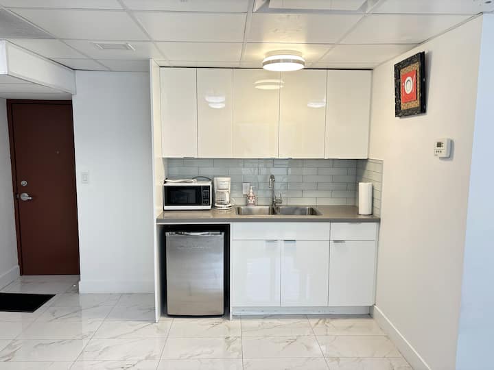 Charming 1 Bedroom Apartment 202 - Calgary
