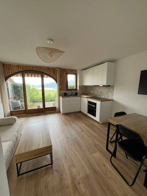 Apartment with lake view