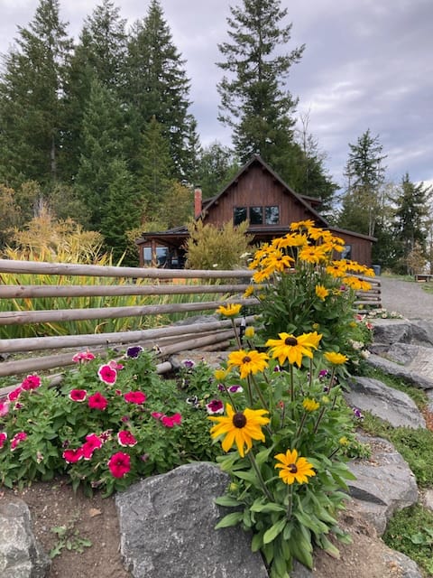 Alder Lake Retreat Near Mt. Rainier