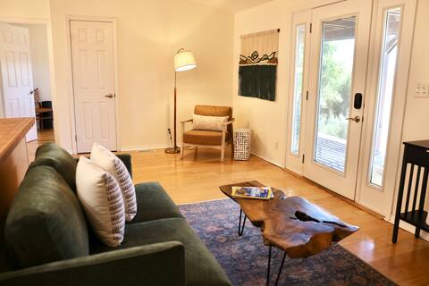 Popular Airbnb listing: Peaceful mountain getaway w/ sunset views! in Escondido