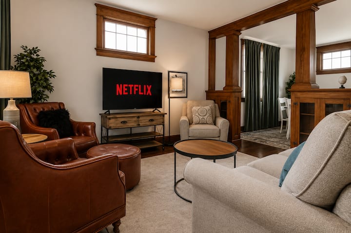 The Summit Stay | Cozy Charm  Central  Sleeps 6+ - Fort Wayne, IN