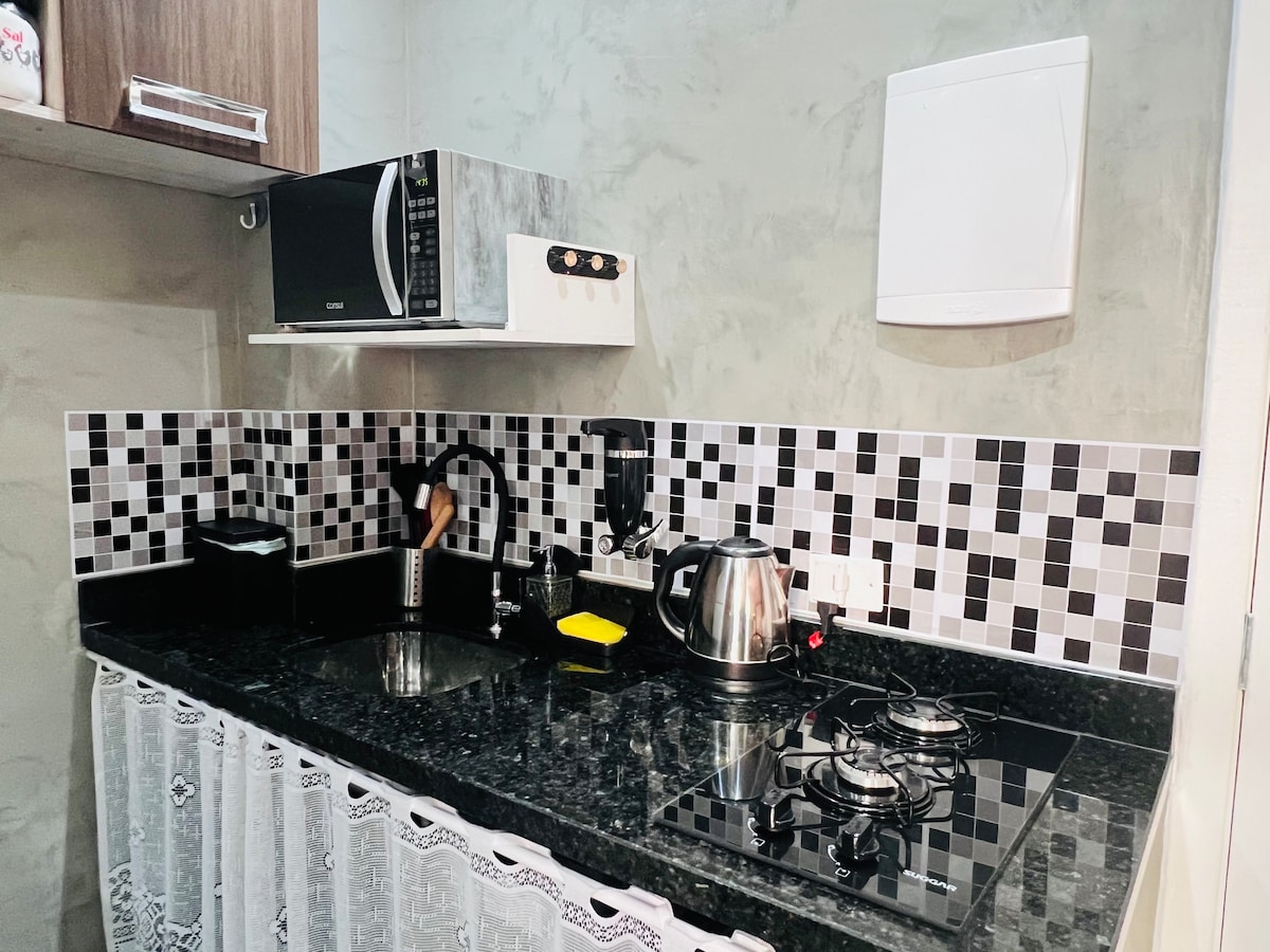 Top Airbnb: Furnished kitnet on the sand em São Vicente