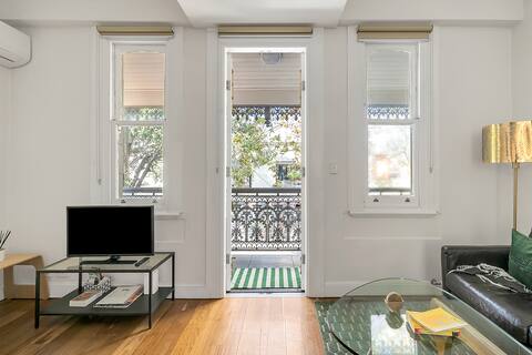 Gypsy - Perfectly Positioned On Crown Street