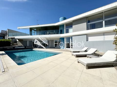 Luxury Architect-Designed Villa with Pool – 180 Sea View
