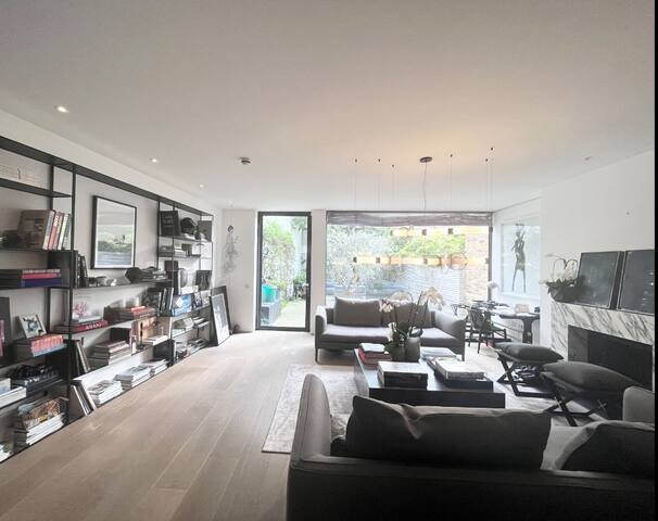 Designer Home in Chelsea gallery image 2