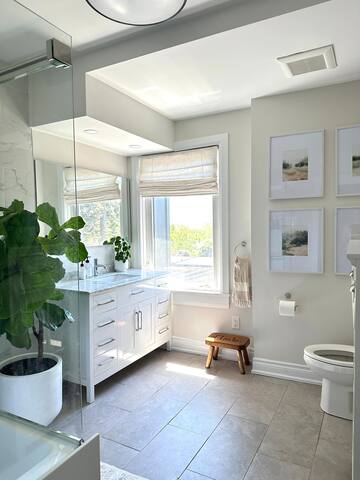 Urban Oasis in Downtown Toronto (Riverdale) gallery image 2