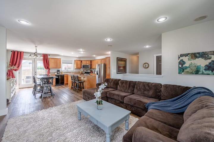 Forget The Hotel One Level Home! - Moses Lake, WA