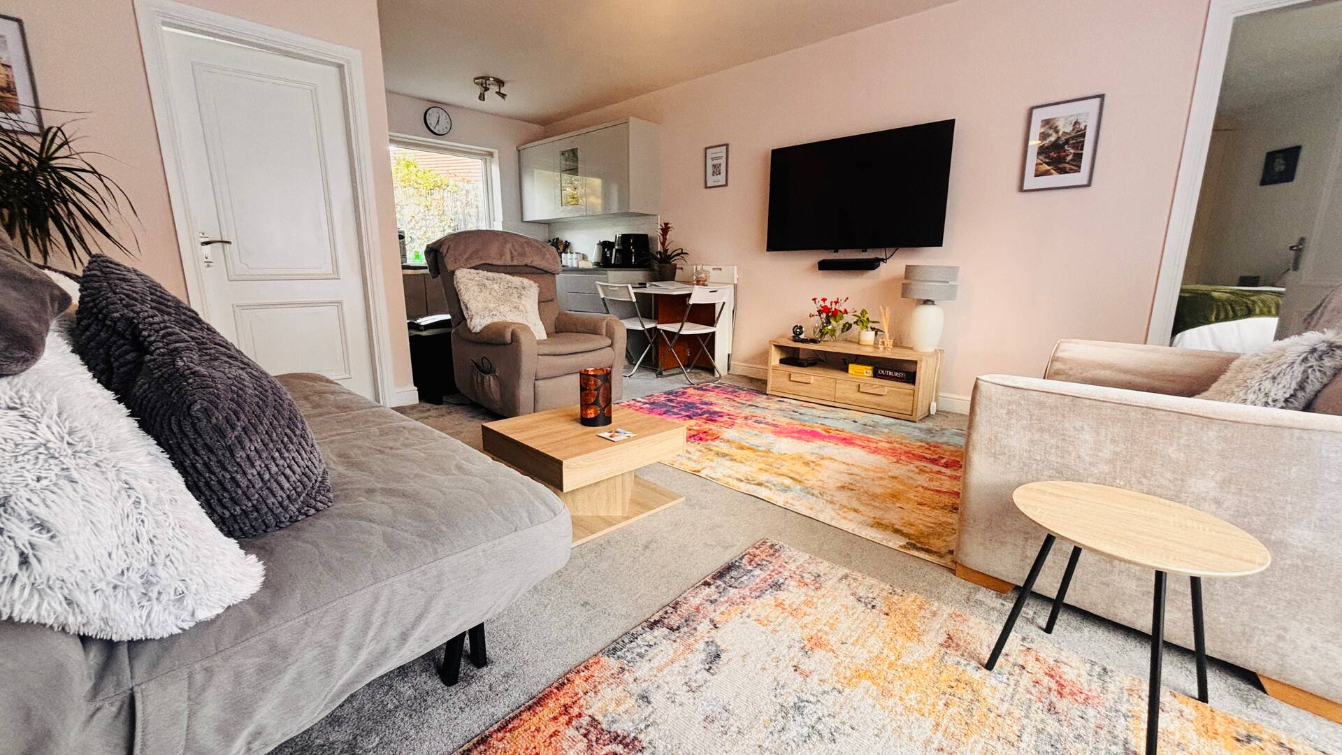 Peaceful Annex, Quiet Area, Parking, Pet Friendly