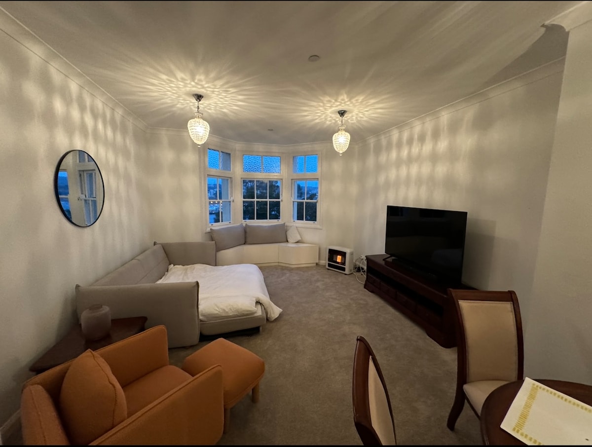 Top Airbnb: Charming Harbourside Manly Apt in Manly