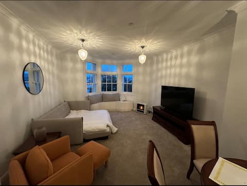 Top Airbnb: Charming Harbourside Manly Apt in Manly