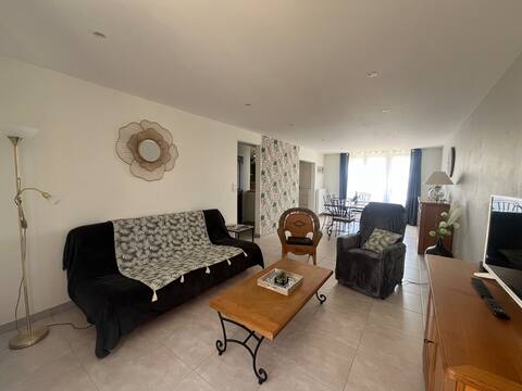 Successful Airbnb property: The Morning Star in Port En Bessin Huppain
