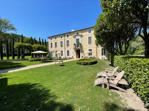 Magnifique château provençal