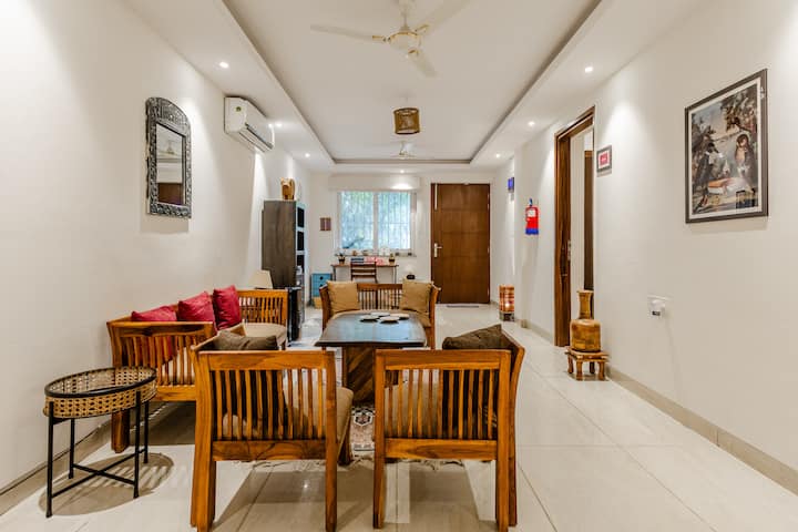 Eagle: Snug Room With Kingbed, 50” Tv | Saket - Delhi