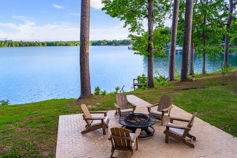 Eagles Cove Waterfront Amazing View King Bed, Deck