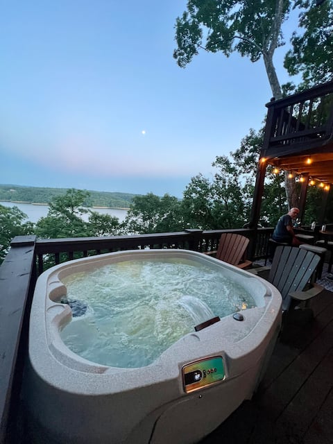 Lakefront, Incredible Views! Hot Tub & Pets ok!