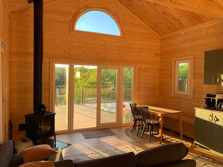 Log-cabin With Hot-tub / Views Of Forest & Valley - Sweden