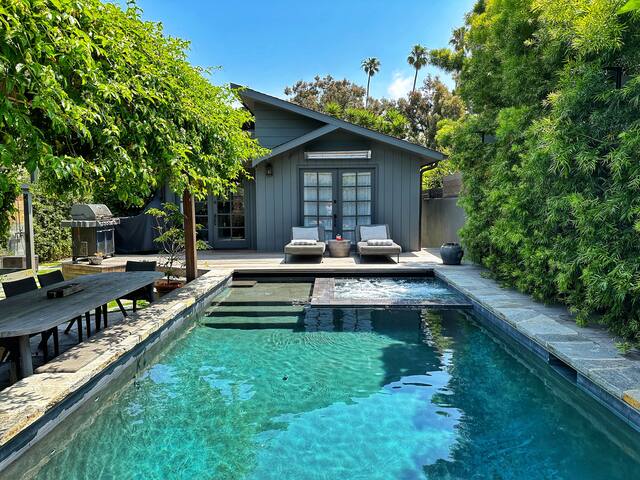Venice Beach Oasis with Pool (Walk to Beach)