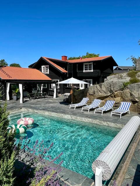 Luxury Villa retreat - Pool, Jacuzzi, Tennis Court