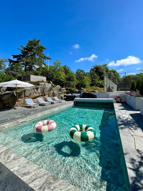 Big Luxury Villa retreat with Pool, Jacuzzi,Tennis