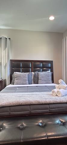 Cozy 3 bedroom house! gallery image 2