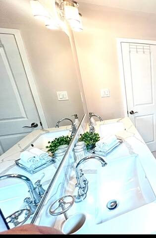 Cozy 3 bedroom house! gallery image 5