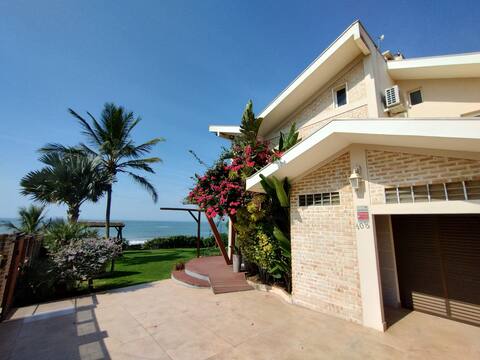 Paraíso Pé na Areia, 4 en-suites, B. Carreiro, 12 guests.