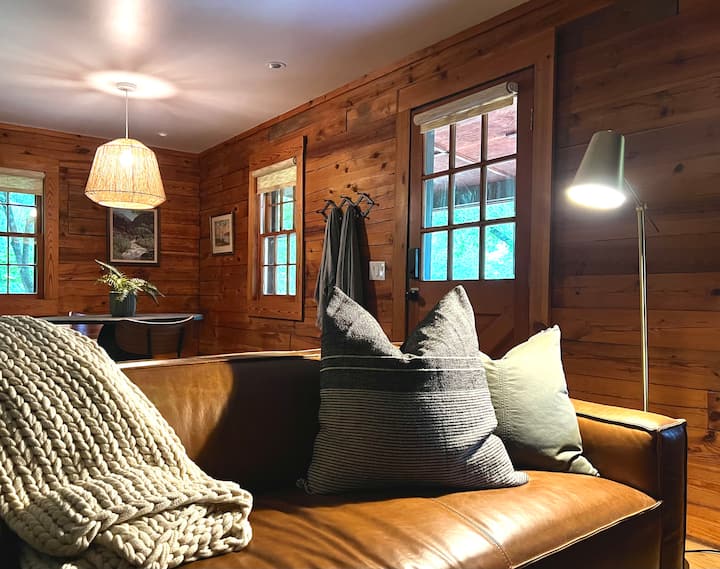 Hillside Cabin | Cozy Stylish Retreat Near Town - ユーレカスプリングス, AR